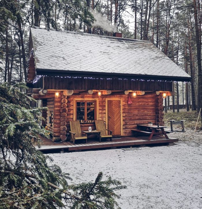 Meža māja — ziemas pasakā